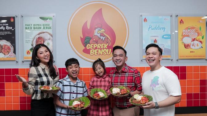 Ruben Onsu dan Jordi Onsu buka gerai Ayam Geprek di Malaysia