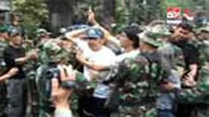 Warga menolak menggosongkan rumah karena menyalahi kesepakatan antara Menhan/Panglima TNI dan DPR. Dalam kesepakatan, TNI harus menghentikan sementara pengosongan rumah dinas sampai Oktober 2010. 