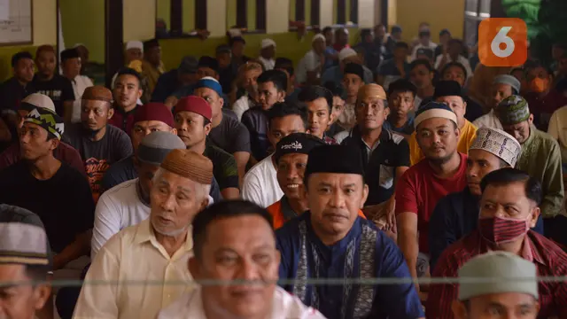 Kurang Lebih 500 warga binaan beserta petugas Lapas Kelas IIA Gorontalo padati perayaan maulid nabi yang digelar di selasar Masjid At-Taubah (Arfandi Ibrahim/Liputan6.com)