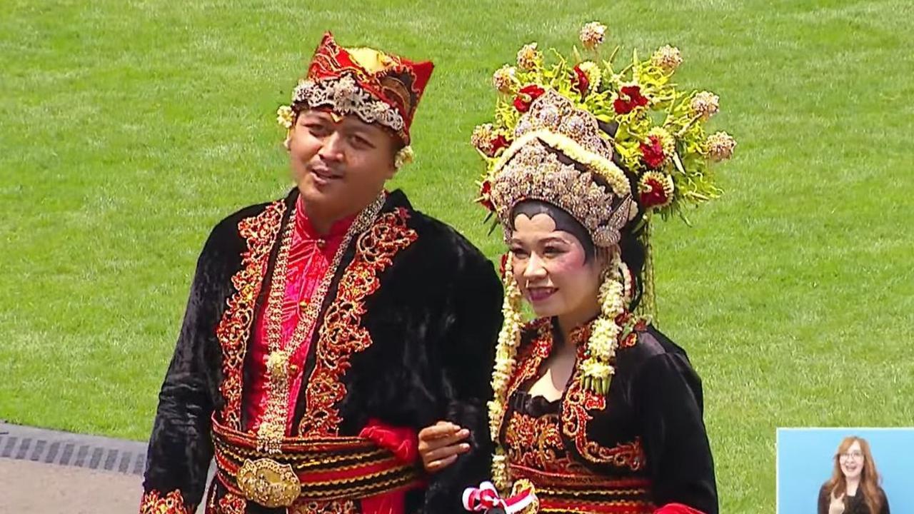 Pasutri Curi Perhatian