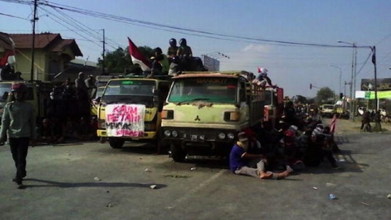 Begini suasana mencekam saat demo tolak pabrik semen di Pati