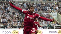 Rio Ngumoha berhasil mencetak sejarah dalam laga debutnya bersama Liverpool di Liga Inggris saat bertamu ke markas Newcastle di St James' Park, Senin (25/08/2025) waktu setempat. (AP Photo/PA/Owen Humphreys)