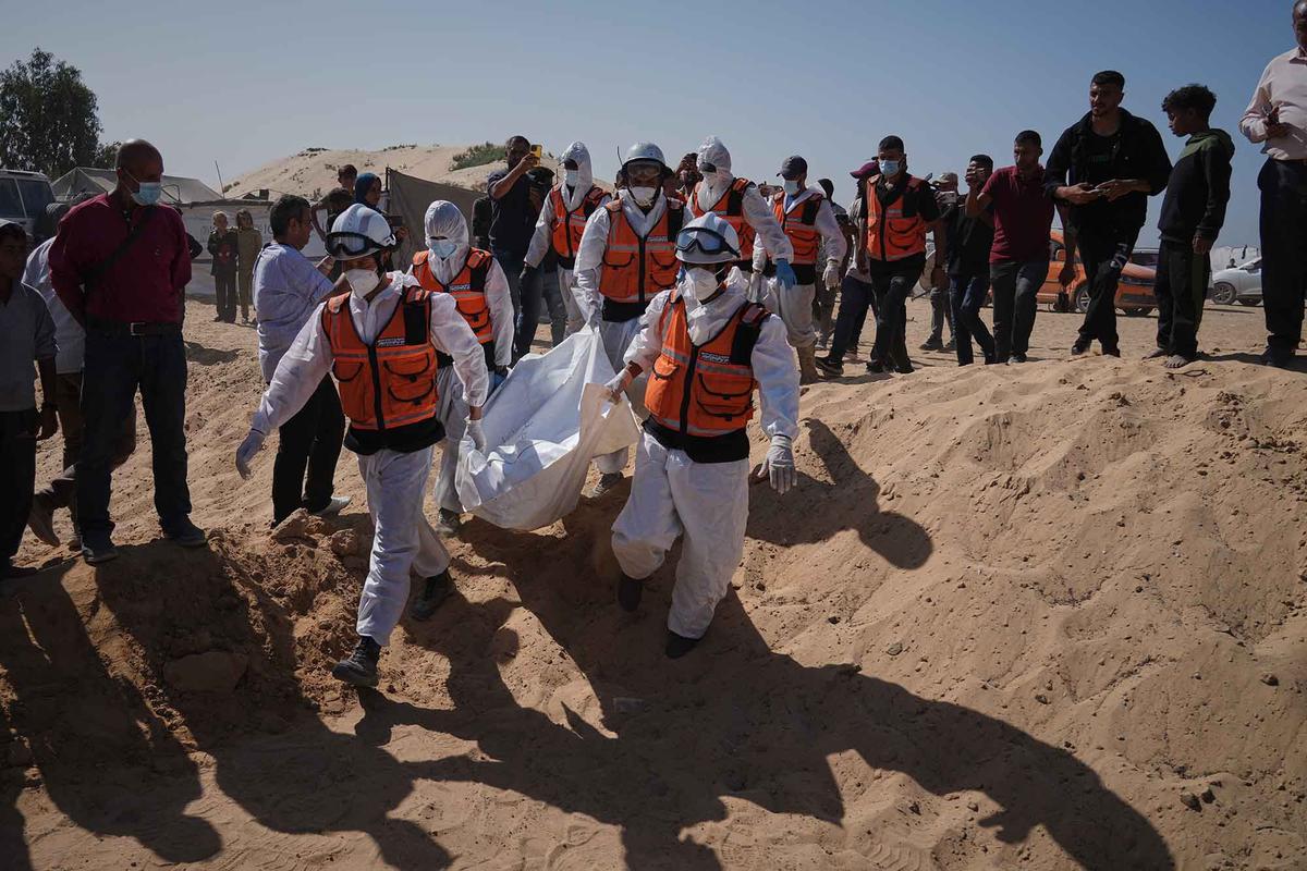 FOTO: Pemakaman Massal Warga Palestina yang Ditahan Israel di Gaza