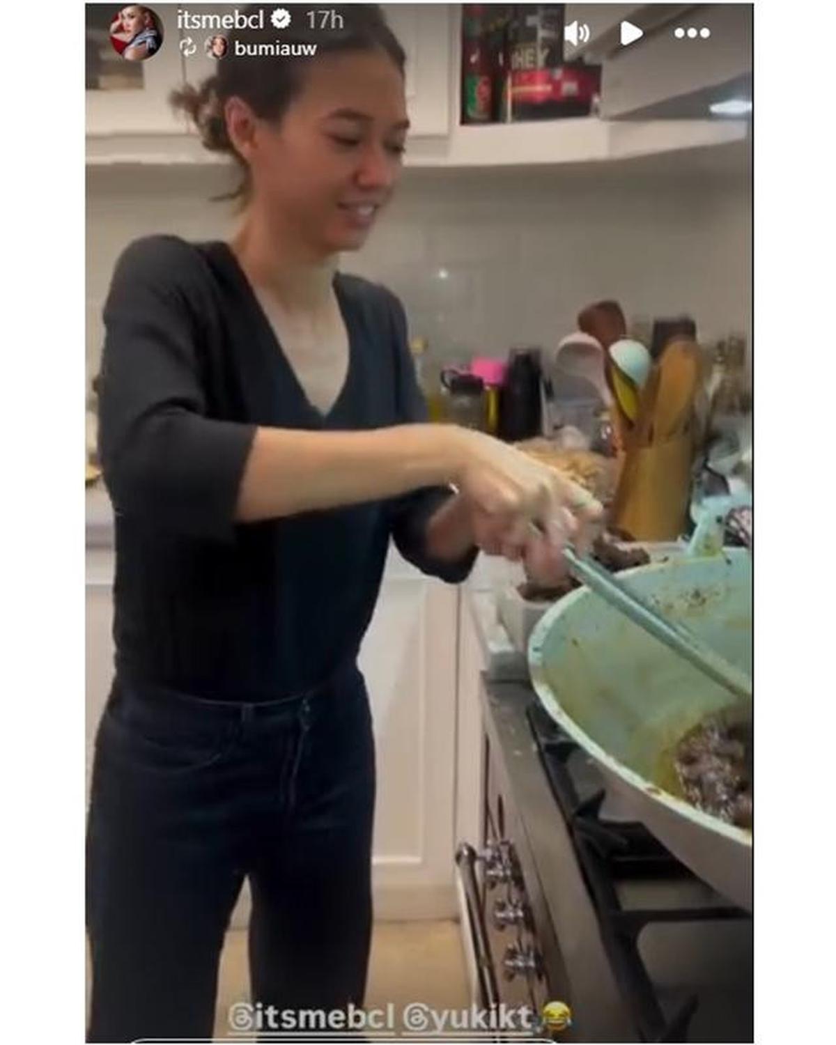 6 Potret BCL Masak Rendang Jelang Lebaran 2026, Tradisi Tahunan Bareng Keluarga