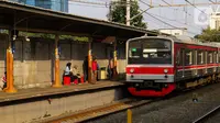 Sebelumnya, Menteri Badan Usaha Milik Negara (BUMN) Erick Thohir menyampaikan informasi terkait rencana penutupan Stasiun Karet untuk penumpang KRL bagian dari efisiensi pengembangan ekosistem tranportasi. (Liputan6.com/Herman Zakharia)
