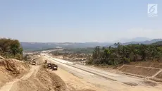 Pemandangan proyek Tol Cisumdawu, Sumedang, Jawa Barat, Kamis (5/9/2019). Tol yang menghubungkan Cileunyi-Sumedang-Dawuan ini ditargetkan akan dapat beroperasi pada akhir 2020. (Liputan6.com/Bawono Yadika)