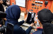 Kebahagiaan Fariani Warga Aceh Tamiang Usai Sinyal HP Kembali Menyala
