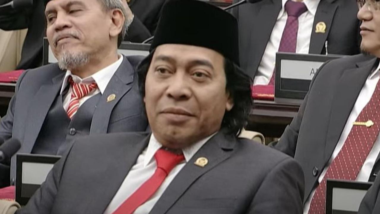 VIDEO: Momen Kocak Pidato Komeng, Suara Mendadak Berubah Bak Presenter Berita