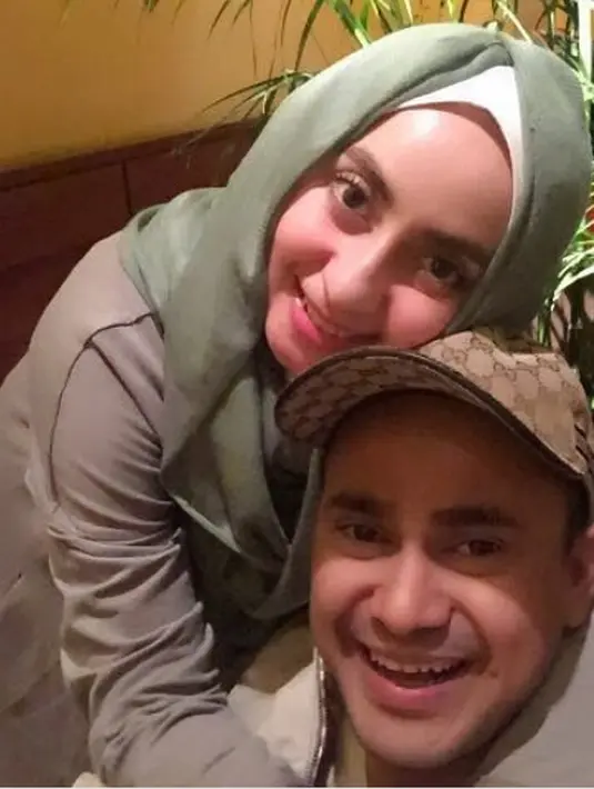 Ramzi lebih mengaku lebih dulu akrab dengan mamanya dibanding istrinya sekarang. Kesabaran Ramzi ternyata berbuah manis. Keduanya lantas pacaran dan menikah 15 Juni 2005 lalu. (Instagram/avibasalamah)