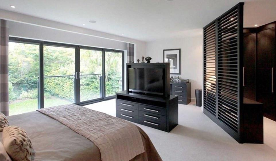 Rumah kediaman bintang Manchester United, Paul Pogba. (Mirror). 