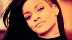 Dokter menyarankan Rihanna harus istirahat total, jika tak ingin pita suaranya rusak.