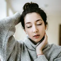 Ilustrasi Sweater Credit: unsplash.com/Elizavita