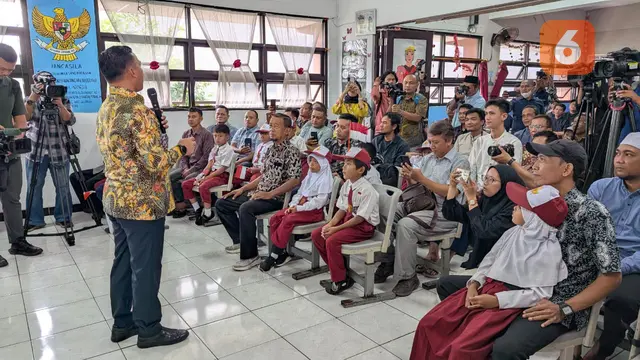 Gerakan Ayah Mengambil Rapor