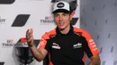 Maverick Vinales mengaku gugup menjelang debutnya bersama Aprilia pada balapan yang akan berlangsung di sirkuit MotorLand tersebut. Ia menyebut sepeti hari pertama masuk sekolah. (Foto: AFP/Lluis Gene)