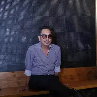 Dalam film yang diproduseri oleh Ichwan Persada ini, Indra dituntut untuk melakoni peran sebagai pria Jawa. Jebolan Extravaganza tersebut mengaku mengalami kesulitan. (Nurwahyunan/Bintang.com)