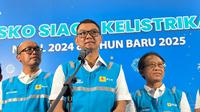 Direktur Utama PT PLN (Persero) Darmawan Prasodjo meninjau langsung ke Posko Siaga Kelistrikan Nataru (Natal dan Tahun Baru) yang bertempat di PLN Unit Induk Distribusi Jakarta Raya, Selasa, 31 Desember 2024. (Foto: Liputan6.com/Tira Santia)