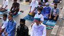 Umat muslim melaksanakan salat Idul Adha 1442 H di Masjid Masjid Jami Al-Mubarok, Tangerang, Banten, Selasa (20/7/2021). Sebagian masjid melakukan pelaksanaan salat Idul Adha 1442 H, namun dengan protokol kesehatan yang ketat. (Liputan6.com/Angga Yuniar)