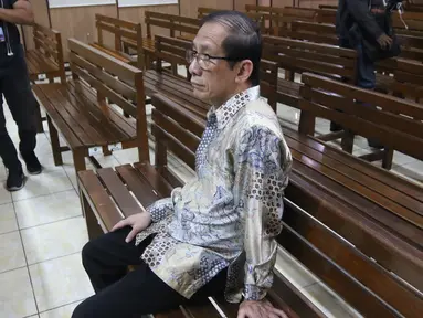 Pendeta yang dihadirkan sebagai saksi dari pihak Basuki Tjahaja Purnama (Ahok) dalam lanjutan sidang gugatan cerai di Pengadilan Negeri  Jakarta Utara, Rabu (7/3). Pendeta ini menjadi tempat curhat Ahok dan Veronica Tan. (Liputan6.com/Arya Manggala)
