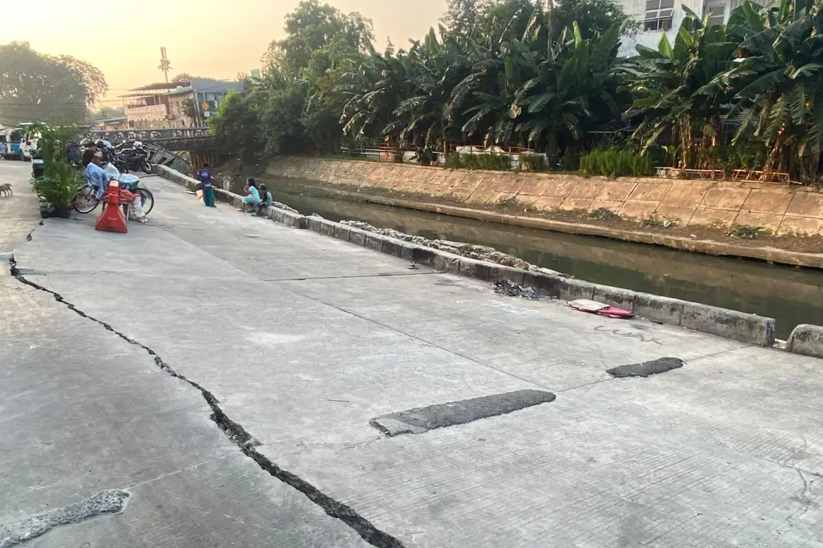 4 Bulan Jalan Amblas di Pulo Gadung Tak Kunjung Diperbaiki