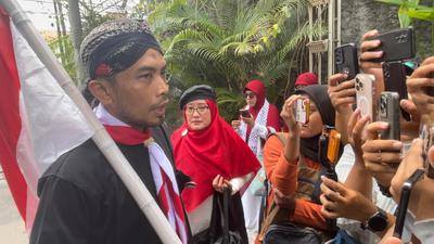 Massa Datangi Rumah Jokowi di Solo, Titip Surat Tuntutan Lewat Paspampres