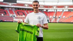 Sejak dipromosikan ke tim utama Manchester United dari tim U-21 pada awal musim 2022/2023, namun tak sekalipun Matej Kovar, kiper asal Republik Ceska mendapatkan menit bermain di Liga Inggris. Ia akhirnya memilih hengkang ke Bayer Leverkusen pada awal musim 2023/2024 yang mengontraknya hingga 30 Juni 2027 dengan nilai transfer 5 juta euro. (bayer04.de)