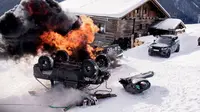 Film berjudul Spectre ini setidaknya menghancurkan tujuh unit Aston Martin DB10 dalam proses pengambilan gambar. 