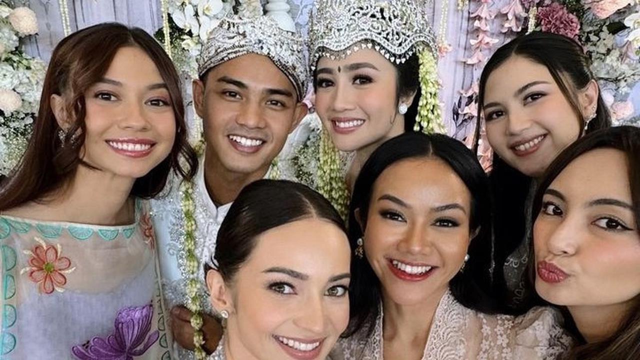 Disebut BLACKPUNK! Ini 7 Potret Yuki Kato, Jessica Mila, dan Enzy Storia yang Akhirnya Kumpul Lengkap di Nikahan Febby Rastanty