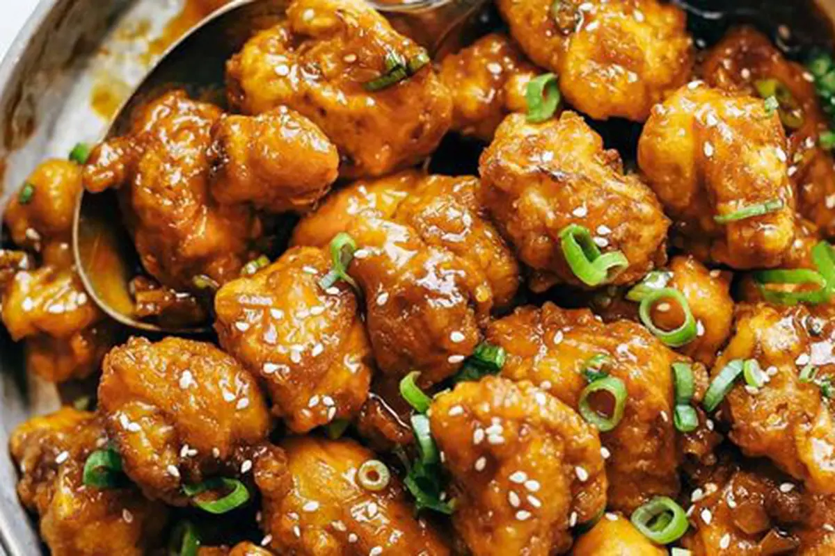 Kembang kol goreng pedas manis/copyright Pinch of Yum