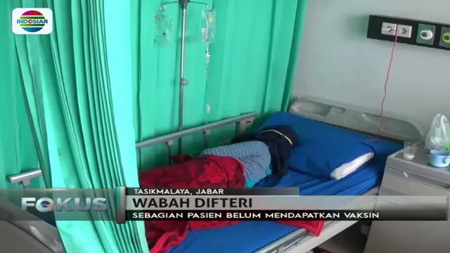 Hampir 20 orang di Tasikmalaya terjangkit wabah difteri. Terbatasnya ruang perawatan, sebagian pasien terpaksa dirawat di puskesmas.