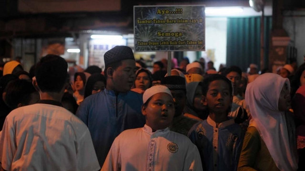 Pawai obor dan kembang api meriahkan malam tahun baru 1437 Hijriah