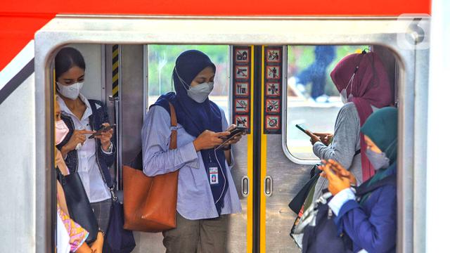 Pasca Pencabutan PPKM, Angka Pengguna Kereta Commuter Line Meningkat Drastis