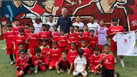 Legenda Manchester United (MU) dan Timnas Belanda, Edwin van der Sar, kembali menyambangi Indonesia. (Bola.com/Dok.Muhammad Adi Yaksa).