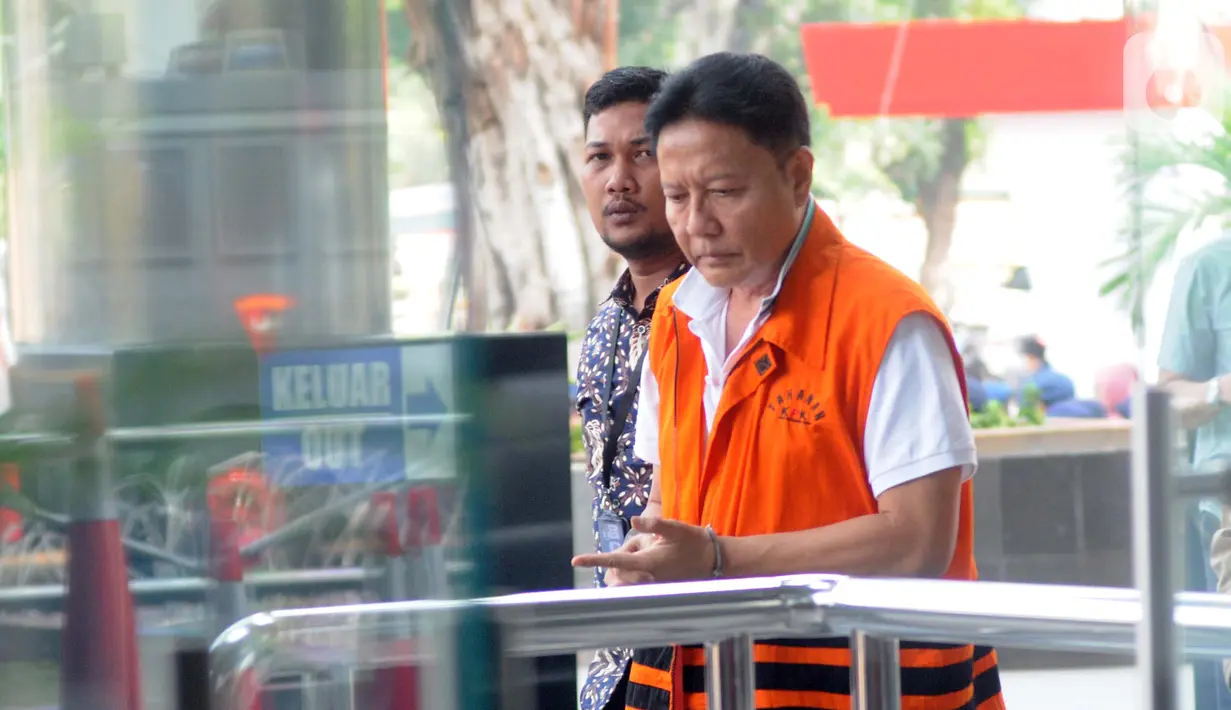 Mantan Anggota DPR F-PDIP, I Nyoman Dhamantra tiba akan menjalani pemeriksaan lanjutan di Gedung KPK, Jakarta, Rabu (02/10/2019). Nyoman Dhamantra diperiksa sebagai tersangka terkait suap izin impor produk hortikultura (PIH) dari Kementan dan SPI dari Kemendag. (merdeka.com/Dwi Narwoko)