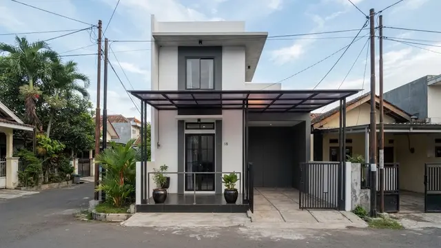 Kanopi dengan Desain Monokrom dengan Atap Polycarbonate
