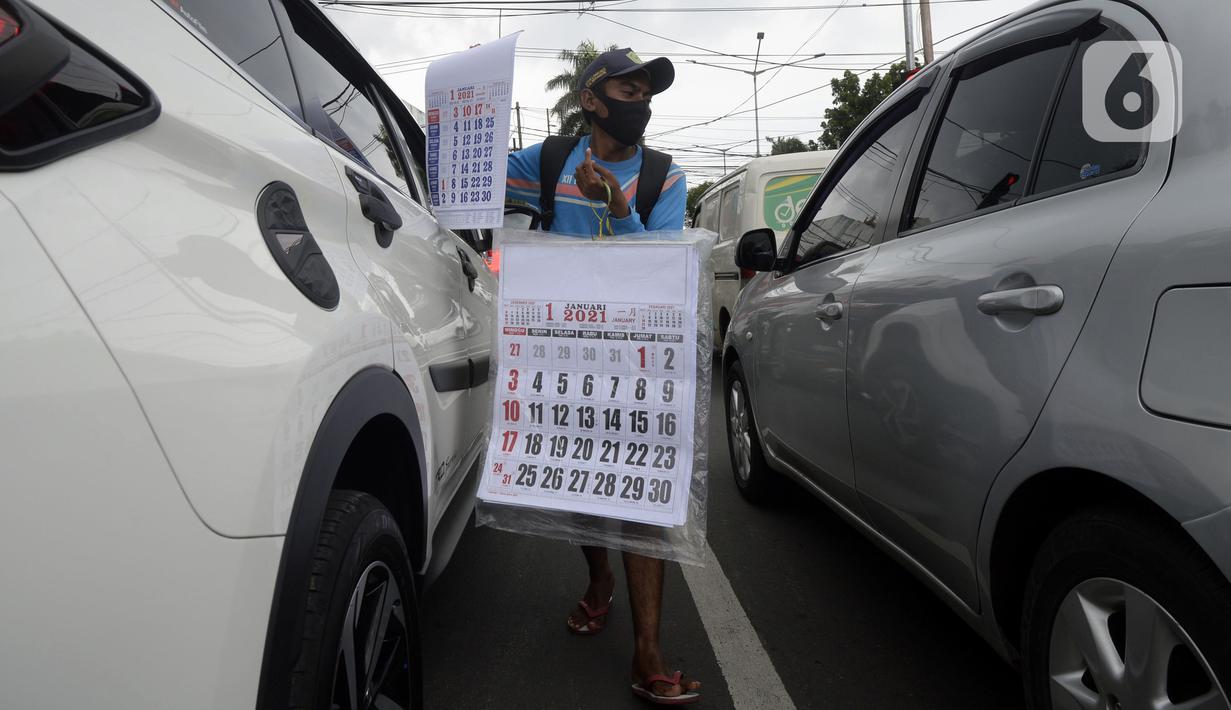 Foto Jelang Pergantian Tahun Pedagang Mulai Jajakan Kalender 21 Bisnis Liputan6 Com