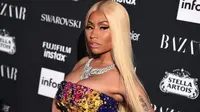 Well, nggak salah Nicki Minaj bisa memerbaiki malfungsi busananya dengan cepat. Kejadian itu sudah berkali-kali terjadi. (Heavy)