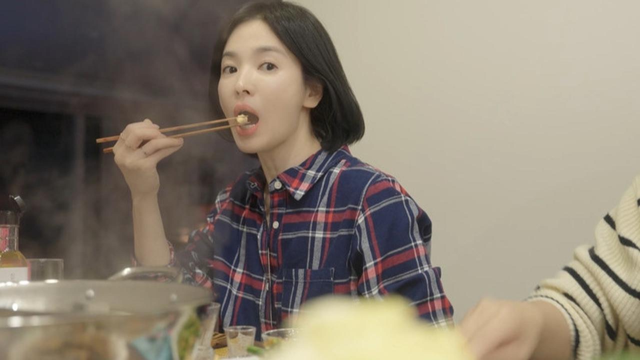 Kejutkan Penggemar, Potret Perdana Song Hye Kyo Ngevlog - Bagikan Kesibukan Kerja Hingga Kehadiran Cha Eun Woo Disorot