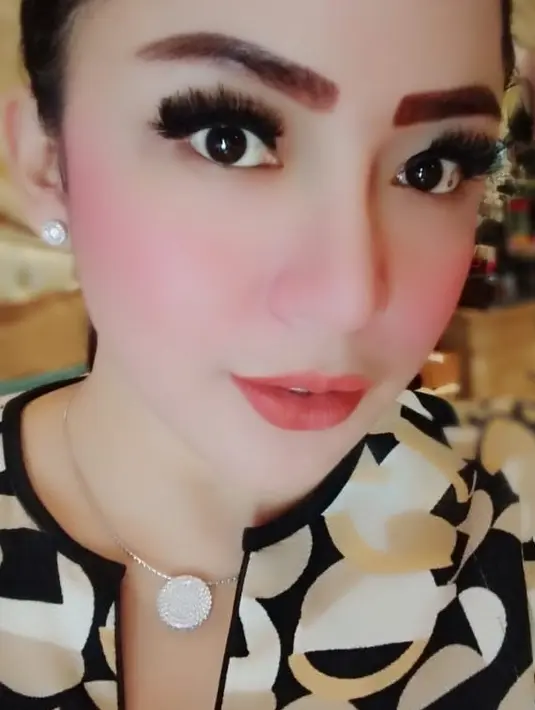 <p>Lama tak terdengar kabarnya, Regina Andriane banting setir menjadi penyanyi dangdut. Bahkan, Ia telah merilis beberapa single lagu. (FOTO: instagram.com/reginaandriane/)</p>