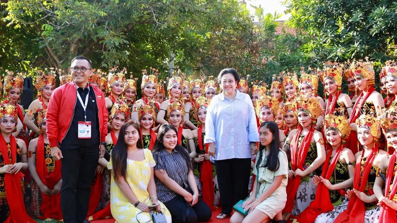 Tari Gandrung Banyuwangi Ramaikan Kongres PDIP di Bali