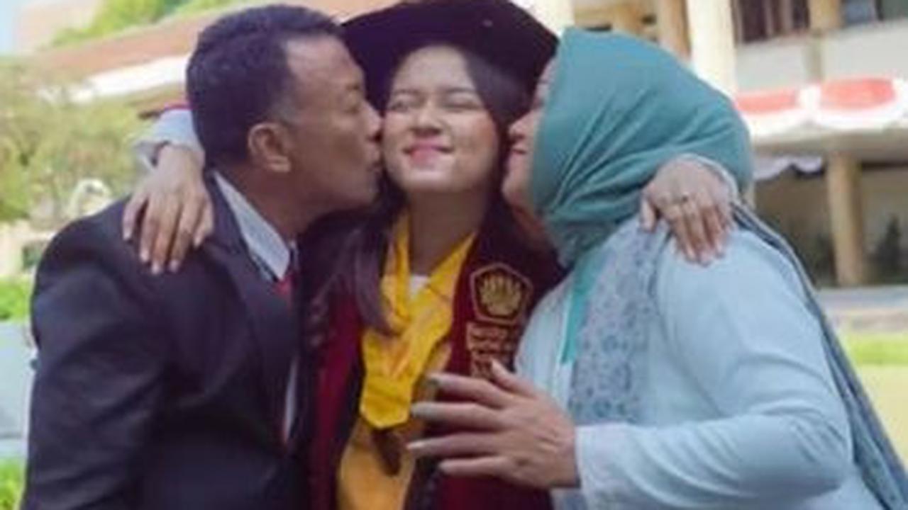 Kata 'Sundul' dapat diartikan juga sebagai menembus (langit).