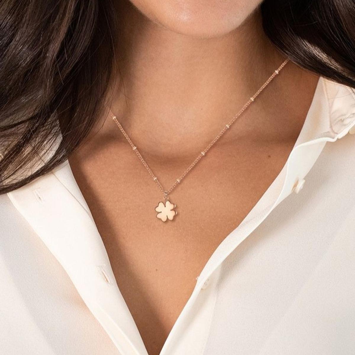 Ilustrasi Kalung Rose Gold Minimalis (©Pinterest)