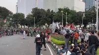 Kelar Sampaikan Aspirasi, Massa Demo Ojol di Patung Kuda Membubarkan Diri