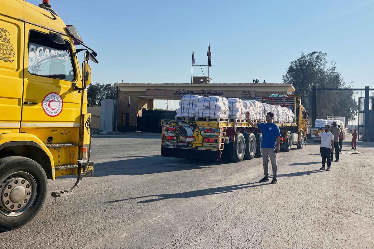 FOTO:  Israel Umumkan Jeda Taktis, Truk Bantuan Mulai Masuk Gaza