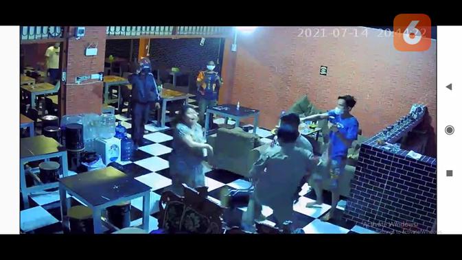Duduk Perkara Satpol Pp Pukul Ibu Hamil Pemilik Kafe Di Gowa Regional Liputan6 Com