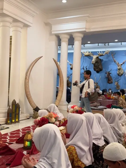 Meski dikenal kaya raya, Mayangsari dan Bambang merayakan ulang tahun putrinya secara sederhana. Doa dari teman-teman selebriti dan akun centang biru juga membanjiri di kolom komentarnya.[Instagram/Mayangsari_Official]