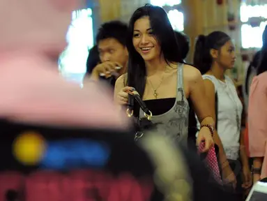 Audisi Miss Celebrity (Micel) 2014 berlanjut di kota Manado. Di Mall Manado Town Square, gadis-gadis cantik tampak mengantri mendaftar (Liputan6.com/Faisal R Syam) 