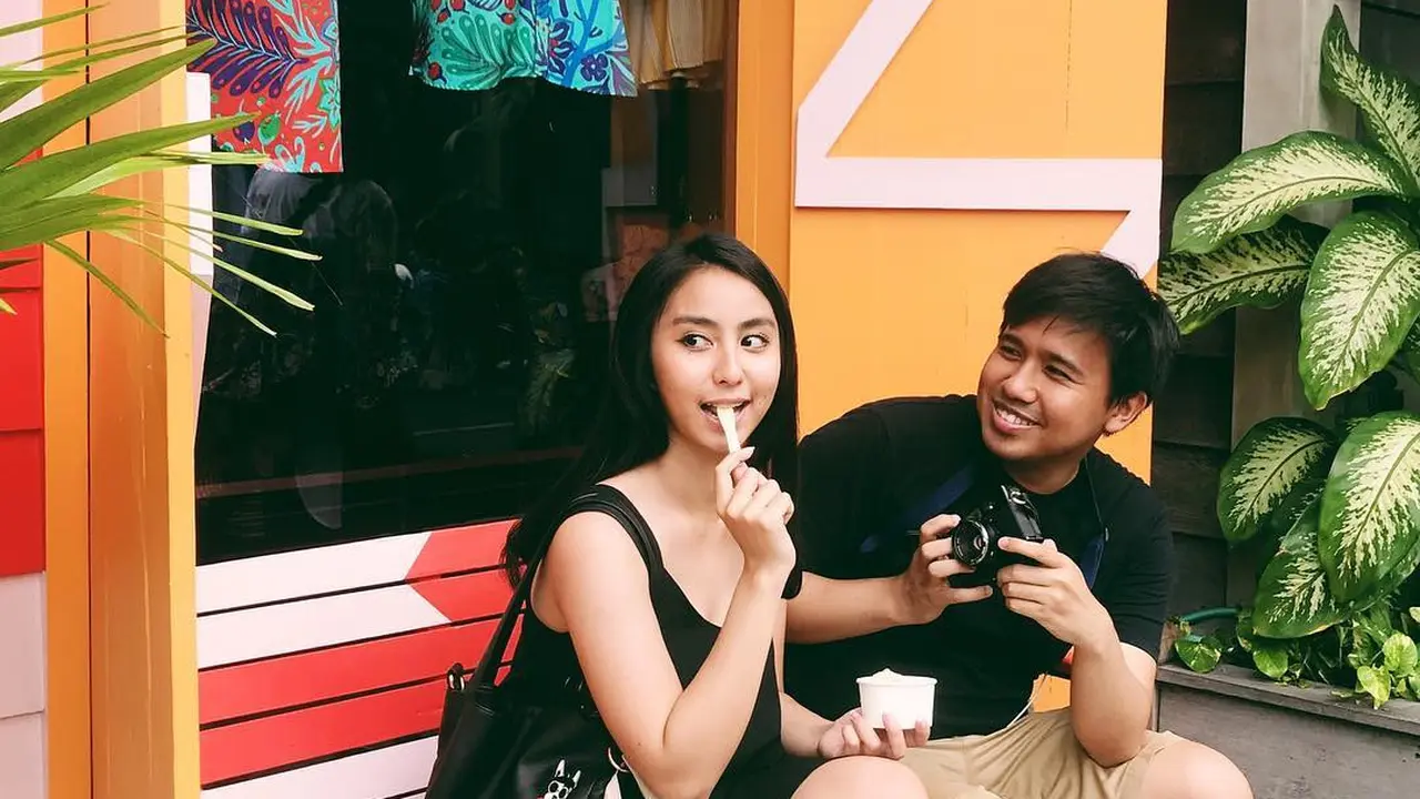[Bintang] Joshua Suherman dan Clairine Clay
