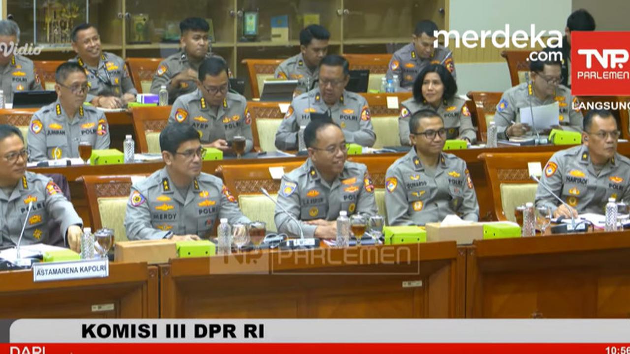 Satu Ruangan DPR Tepuk Tangan, Pensiunan Pati Polri 'Colek' Bintang Tiga Buat Promosikan Brigjen