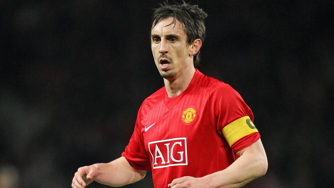 5. Gary Neville dipercaya sebagai kapten Manchester United di rentang 2005-2011.(AFP/Filippo Monteforte)