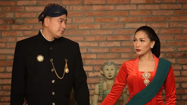 6 Potret Tata Janeeta dan Raden Brotoseno, Suami Istri yang Selalu Romantis